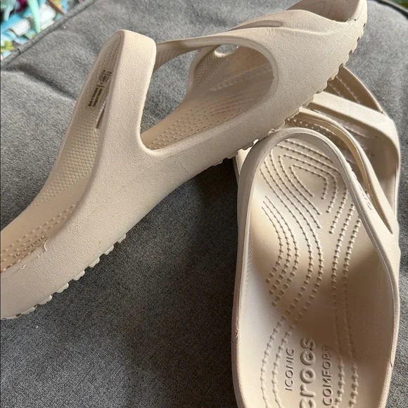 CROCS Women's Sandal Slide in Light Taupe - Picture 3 of 6